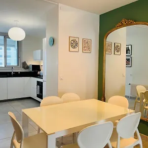 Agreable Quartier De Avec Parking , Lyon France